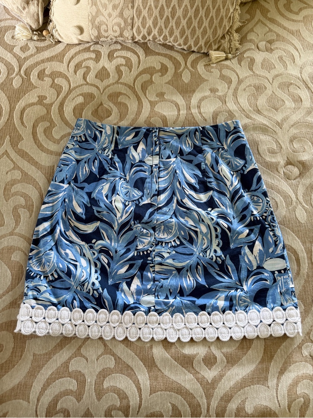 Lilly Pulitzer Size 4 Blue Tropical Floral Embroidered Trim Mini Skirt - Picture 13 of 16